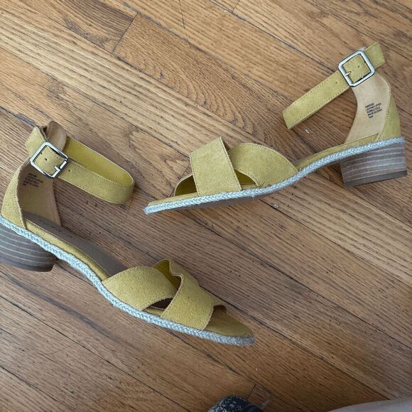 Torrid Round Chunky Heel Strappy Yellow Suede Sandal Ankle Strap 10 Wide - Picture 1 of 5